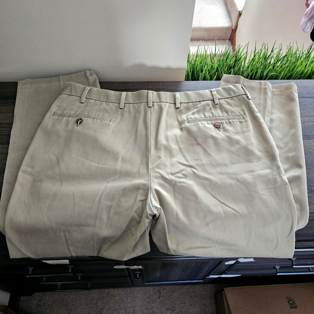 Jos. A. Bank Traveler's Collection Tan Khaki Dress Pants - Size 38x30 - Picture 3 of 7